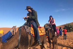 Merzouga: Nocleg w luksusowym obozie z kolacją na wielbłądach