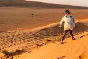 マスカット：ワディ バニ ハリド オアシスとオマーン砂漠ツアー