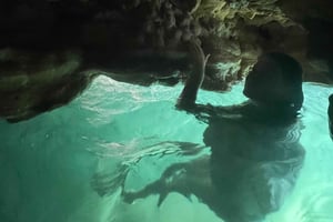 Mascate : Wadi Shab, grotte romantique et gouffre - Excursion d'une journée