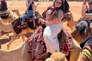 Wadi Rum: Halbtägige Kameltour mit Geländewagen