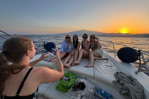 Aperitivo a bordo in un tour privato di lusso