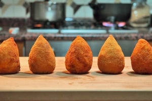 Taormina: lezione di preparazione dell'arancino con bevande