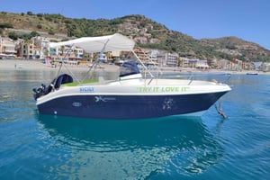 Wynajem łodzi bez licencji w Letojanni (pół dnia, 4 godziny)