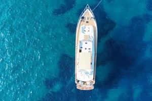 Catania: Yacht-tur med aperitif og besøk i Aci Trezza