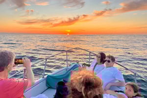 Чефалу: лодочная экскурсия вдоль побережья Чефалу с аперитивом и снорклингом