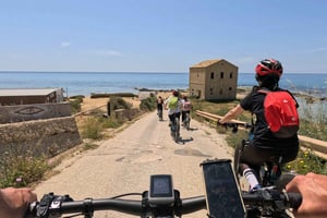 E-bike: Avontuur bij de Scala dei Turchi, Siciliaanse dorpen en food experience