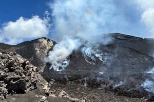 Excursão ao Etna a 3000 m. com teleférico e jipe 4x4