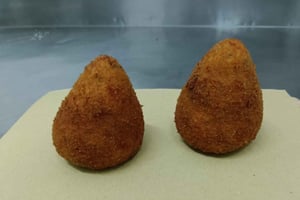 Giardini Naxos : cours de cuisine sur la préparation des arancini