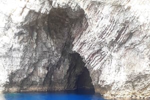 Giardini Naxos: Isola Bella og grottekrydstogt med aperitif