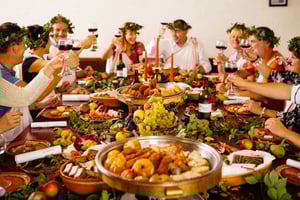 Giardini Naxos: Banquete dos Mitos, Jantar Imersivo e Ritos Antigos em Naxos