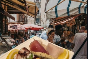 Opastettu kierros Ortigian kalakadun ruokaa markkinoilla