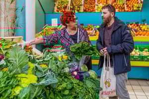 Passeio pelo mercado local e aula de culinária em Menfi