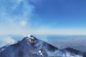 Etna: centrale krater (3340 m) met kabelbaan en jeep