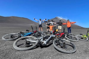 Top van de Etna op een e-bike