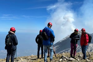 Monte Etna com recolha e entrega em Catânia: 3000 metros com teleférico e jipe