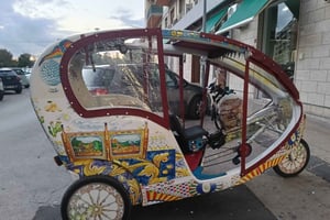 Ortigia rikšalla: 1 tunnin opastettu kierros historian ja meren äärellä