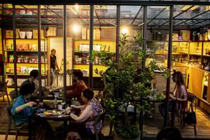 Cata de vino siciliano con comida local en Palermo