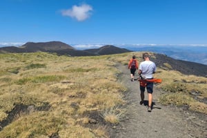 Sizilien: Ätna 4x4 Jeep Tour mit Lavahöhlen und Wäldern