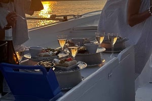 Siracusa: Vinsmagning på båd med rundvisning og gourmetmad