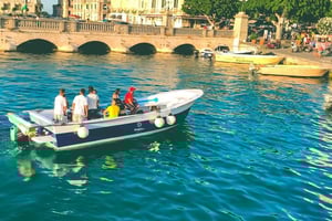 シラクサ：食前酒付きボートツアー