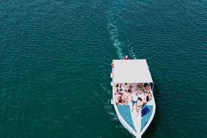 Siracusa: gita in barca privata a Ortigia e Prosecco/frutta f