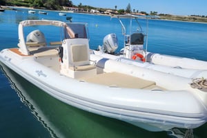 Siracusa: Privat sejltur i gummibåd for en dag i havet ved Siracusa