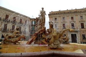 Passeio privado por SIRACUSA: descobre o charme de Ortigia!