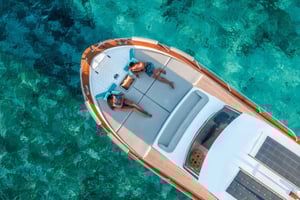 Trapani: passeio de barco híbrido por Favignana e Levanzo com aperitivo