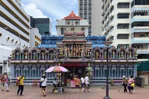 Singapore: Bugis & Kampong Glam Walking Tour with Snacks