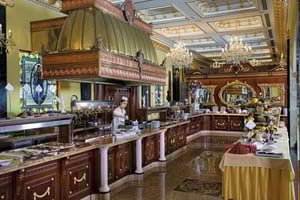 Bratislava (excursión de un día): castillo de Bojnice, Čičmany, balneario Aphrodite.