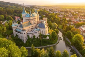 Desde Viena: tour por 4 castillos en Eslovaquia con cata de vino