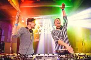 Fiesta Malalata: Cruceros musicales en barcos turísticos