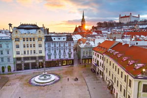 Excursión de 1 día en invierno: de Viena a Bratislava en autobús y barco