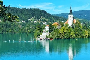 Vanuit Ljubljana: dagtrip naar het meer van Bled en de grot van Postojna