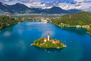 Da Lubiana: Grotte di Postumia, Castello di Predjama e Lago di Bled