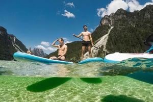 Excursion d'une demi-journée en Stand-up Paddle Boarding (SUP) sur le lac Predil