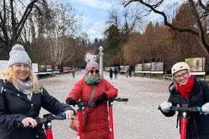 Ljubljana: E-scooter tur med lokal guide