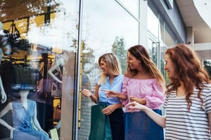 ストックホルムからストックホルムアウトレットまでのプライベートショッピングツアー