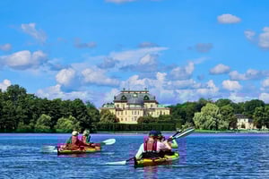 Стокгольм: экскурсия на байдарках с гидом в Королевский дворец Дроттнингхольм