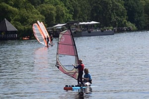 Estocolmo: experiencia de windsurf urbano con monitor