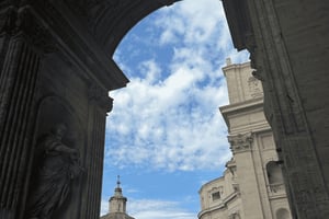 サン・ピエトロ大聖堂の発見：謎と伝説