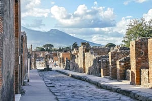 Naples: Pompeii, Mt.Vesuvius and Wine Tasting: – Deluxe Tour
