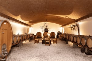 ローマ郊外：歴史あるブドウ園での3種類のワインの試飲