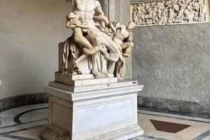 Roma: tour de acceso prioritario a los Museos Vaticanos con opción a la basílica