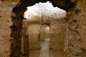 Rome: Ondergrondse stadsrondleiding met basiliek en graftombes