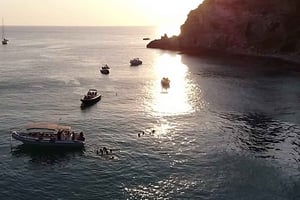 Tropea: Båttur i solnedgang til Capo Vaticano med aperitiff