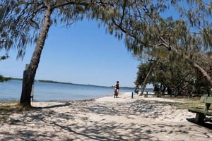 Caloundra: Easy Peasy Rumba E-Bike Tour with Local Guide