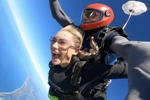 サンシャイン コースト: ビーチ着陸付きタンデム スカイダイビング