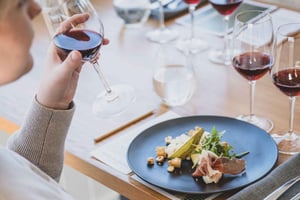 Orange: Hemmottele itseäsi Swinging Bridge - 5-ruokalajin lounaalla ja kierroksella