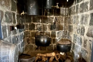 SYDNEY : Ghosts, Grog & The Rocks: Haunted Pubs &Cellar Tour